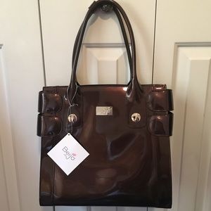 Beijo Bag “Standing Ovation” Vegan Patent Leather